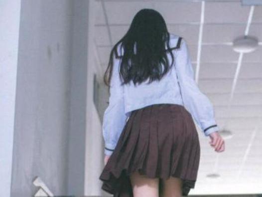 美女紧身大尺度在线视频